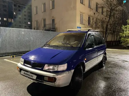 Mitsubishi Space Runner 1996 года за 950 000 тг. в Атырау – фото 2