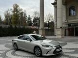 Lexus ES 350 2021 года за 20 000 000 тг. в Алматы – фото 2