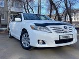 Toyota Camry 2011 года за 6 800 000 тг. в Петропавловск – фото 2