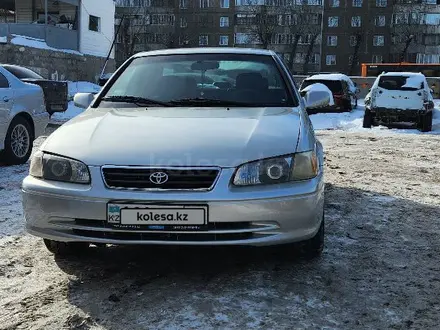 Toyota Camry 2000 года за 3 800 000 тг. в Павлодар – фото 2