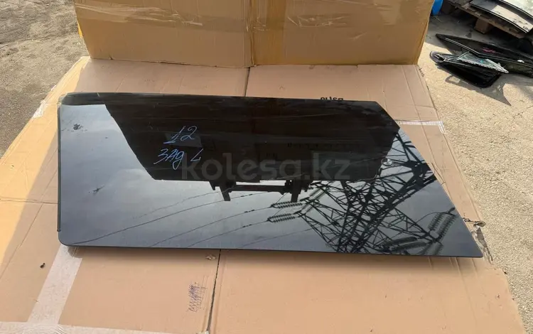 Стекло Левое выдвижной двери на Toyota Estima за 25 000 тг. в Алматы