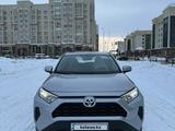 Toyota RAV4 2023 года за 18 500 000 тг. в Астана – фото 2