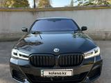 BMW 530 2021 года за 29 500 000 тг. в Алматы – фото 5