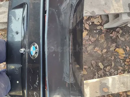 BMW e36 крышка багажника седан за 20 000 тг. в Алматы – фото 2