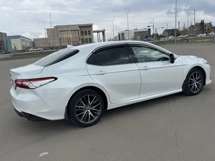 Toyota Camry 2021 года за 15 800 000 тг. в Кокшетау – фото 3