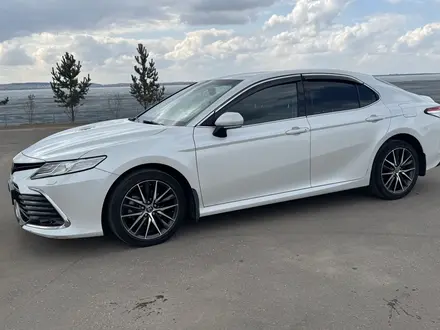 Toyota Camry 2021 года за 15 800 000 тг. в Кокшетау – фото 2