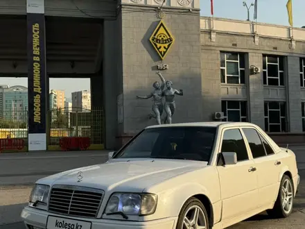 Mercedes-Benz E 320 1994 года за 2 200 000 тг. в Алматы