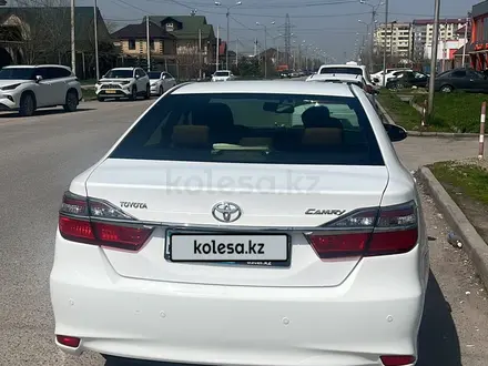 Toyota Camry 2015 года за 9 800 000 тг. в Алматы – фото 3