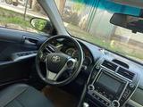 Toyota Camry 2013 года за 5 900 000 тг. в Актобе – фото 5