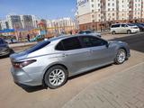 Toyota Camry 2022 года за 12 800 000 тг. в Астана – фото 3