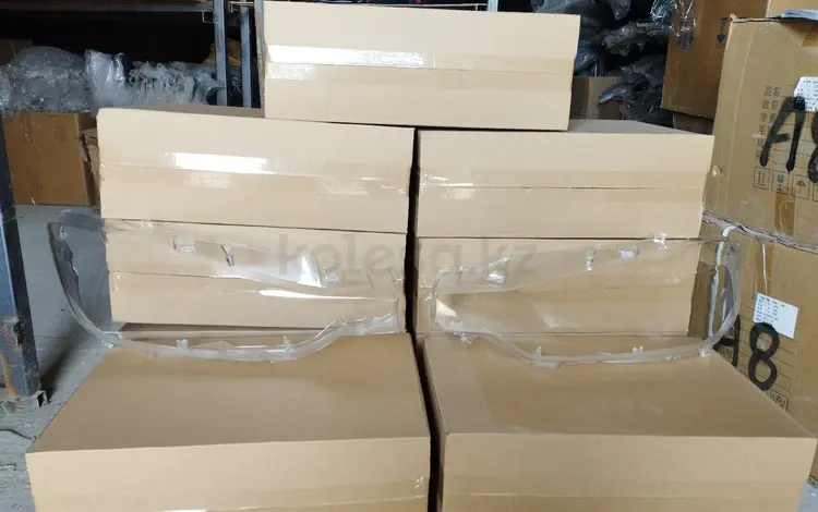 Стекла на фары БМВ F-30 за 24 000 тг. в Алматы