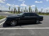 Mercedes-Benz E 320 1999 года за 2 800 000 тг. в Шымкент – фото 2