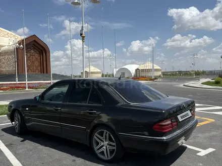Mercedes-Benz E 320 1999 года за 2 800 000 тг. в Шымкент – фото 7