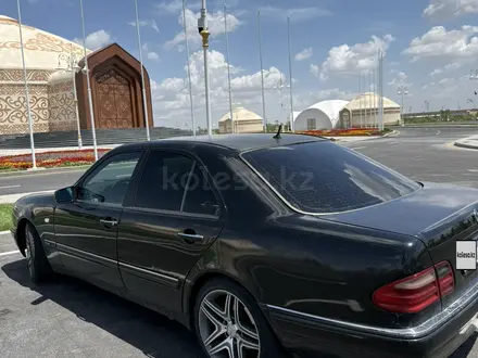 Mercedes-Benz E 320 1999 года за 2 800 000 тг. в Шымкент – фото 6