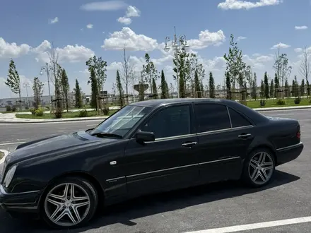Mercedes-Benz E 320 1999 года за 2 800 000 тг. в Шымкент