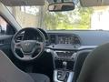 Hyundai Elantra 2018 годаfor5 800 000 тг. в Атырау – фото 2