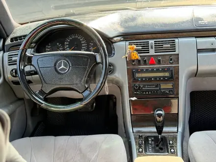 Mercedes-Benz E 320 1998 года за 3 500 000 тг. в Алматы – фото 20