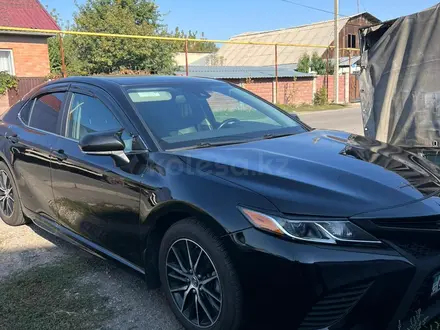 Toyota Camry 2020 года за 13 000 000 тг. в Алматы – фото 9