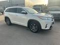 Toyota Highlander 2017 года за 13 000 000 тг. в Алматы