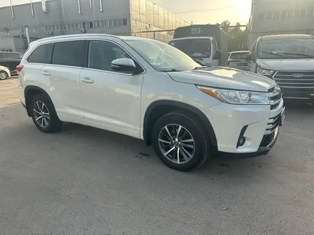 Toyota Highlander 2017 года за 13 000 000 тг. в Алматы