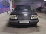 Mercedes-Benz E 320 1993 года за 2 800 000 тг. в Тараз – фото 2