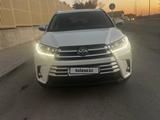 Toyota Highlander 2019 года за 19 300 000 тг. в Жетысай