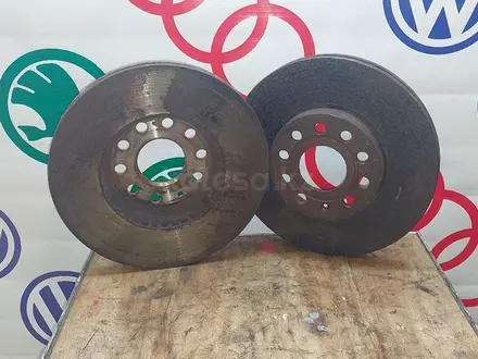Тормозные диски на Volkswagen Caddy за 4 589 тг. в Алматы