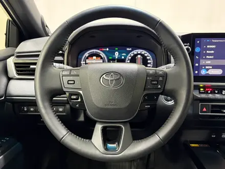 Toyota Camry Luxe eCVT 2025 года за 24 300 000 тг. в Алматы – фото 13