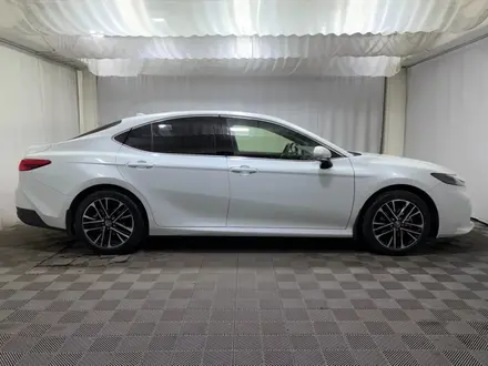 Toyota Camry Luxe eCVT 2025 года за 24 300 000 тг. в Алматы – фото 17