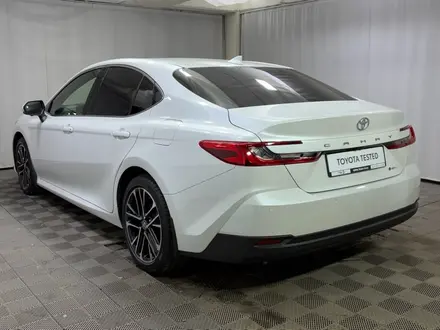 Toyota Camry Luxe eCVT 2025 года за 24 300 000 тг. в Алматы – фото 2