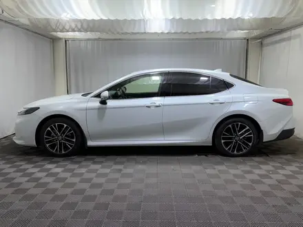 Toyota Camry Luxe eCVT 2025 года за 24 300 000 тг. в Алматы – фото 3
