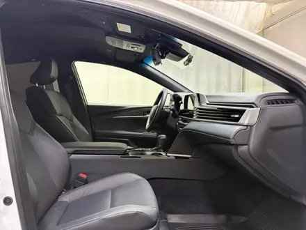 Toyota Camry Luxe eCVT 2025 года за 24 300 000 тг. в Алматы – фото 6