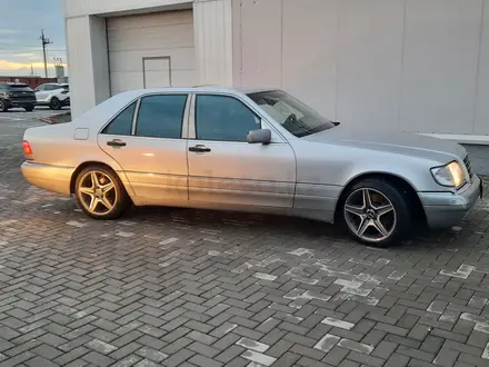 Mercedes-Benz S 320 1995 года за 4 000 000 тг. в Атырау – фото 4