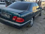 Mercedes-Benz E 200 1996 года за 1 000 000 тг. в Атырау