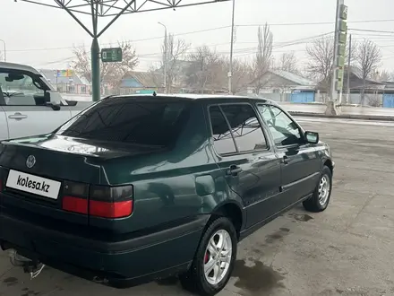 Volkswagen Vento 1996 года за 1 100 000 тг. в Кордай – фото 5