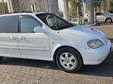 Kia Carnival 1998 года за 1 800 000 тг. в Шымкент – фото 3