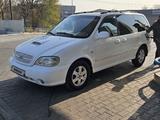 Kia Carnival 1998 года за 1 800 000 тг. в Шымкент – фото 2