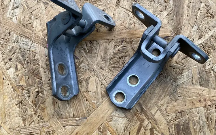 Петли двери на Митсубиси за 10 000 тг. в Караганда