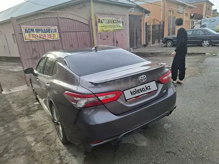 Toyota Camry 2018 года за 9 500 000 тг. в Кызылорда – фото 2