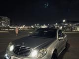 Mercedes-Benz E 320 2004 годаүшін5 500 000 тг. в Астана – фото 2