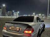 Mercedes-Benz E 320 2004 годаүшін5 500 000 тг. в Астана – фото 3