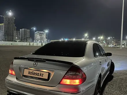 Mercedes-Benz E 320 2004 года за 5 900 000 тг. в Астана – фото 2