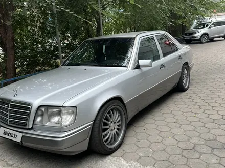 Mercedes-Benz E 280 1993 года за 2 400 000 тг. в Алматы