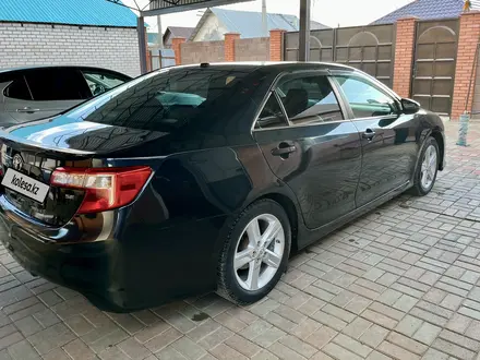 Toyota Camry 2014 года за 8 900 000 тг. в Актобе – фото 15