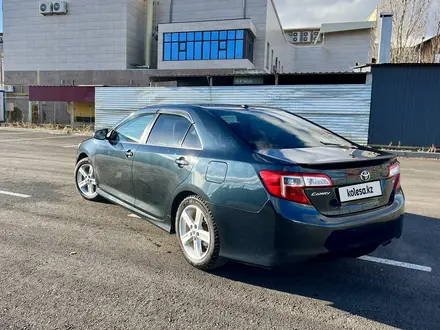 Toyota Camry 2014 года за 8 900 000 тг. в Актобе – фото 4