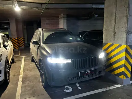 BMW X7 2022 года за 51 000 000 тг. в Астана