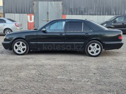 Mercedes-Benz E 320 2000 года за 3 200 000 тг. в Астана – фото 2