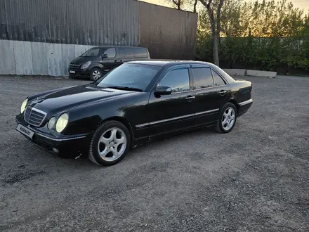 Mercedes-Benz E 320 2000 года за 3 200 000 тг. в Астана