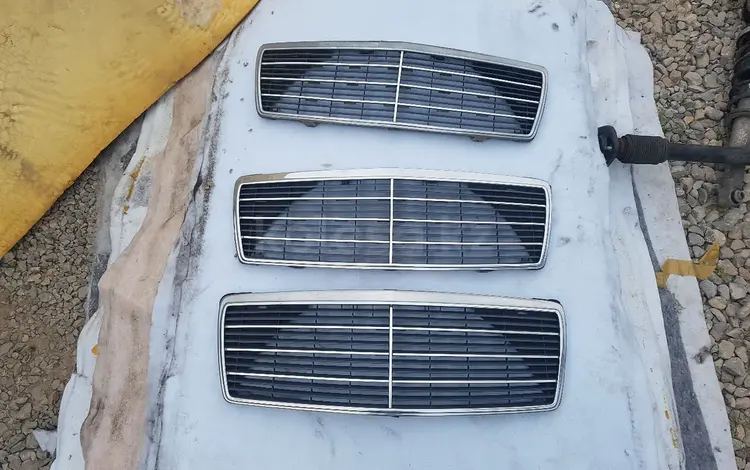 Решетка радиатора облицовка на W140 за 52 000 тг. в Шымкент