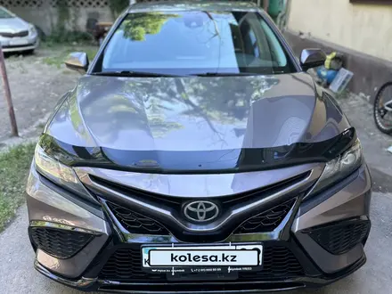 Toyota Camry 2021 года за 12 500 000 тг. в Алматы – фото 2